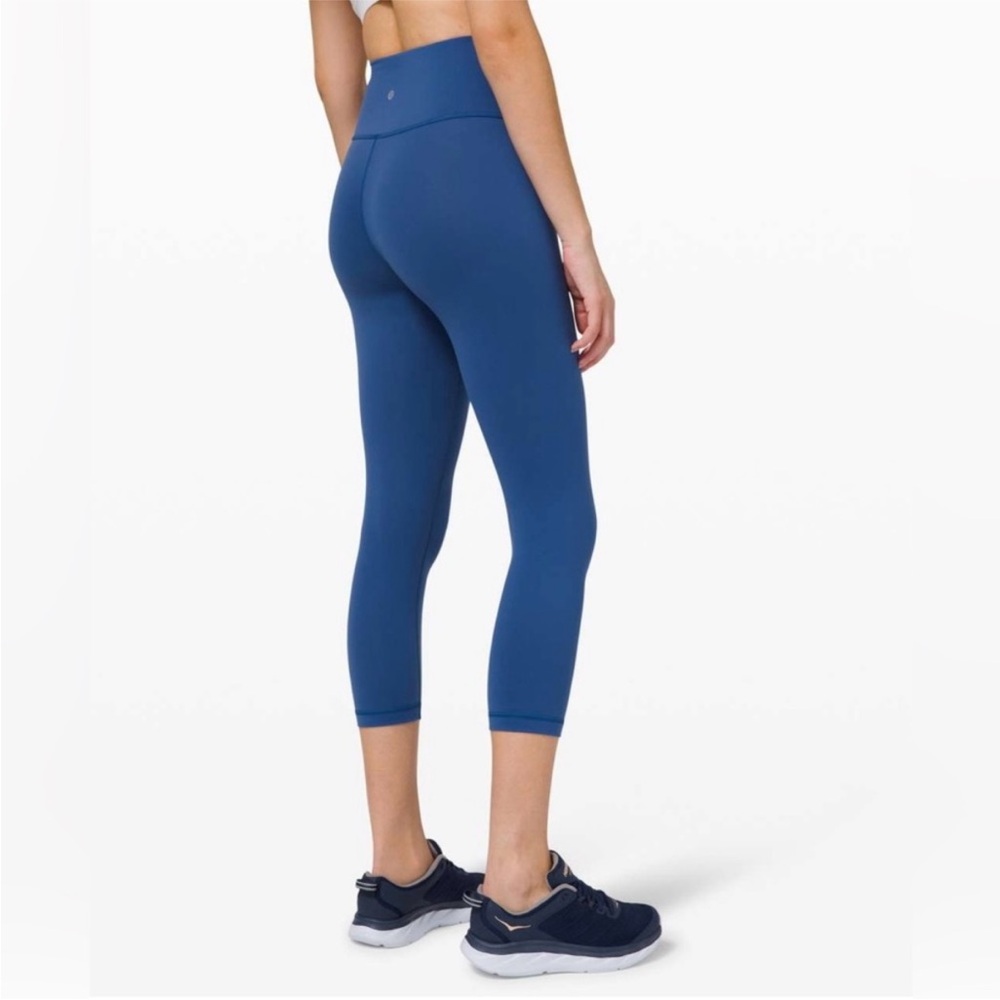 Lululemon Wunder Train High-Rise Crop 21"
Regatta Blue Size 4- EUC